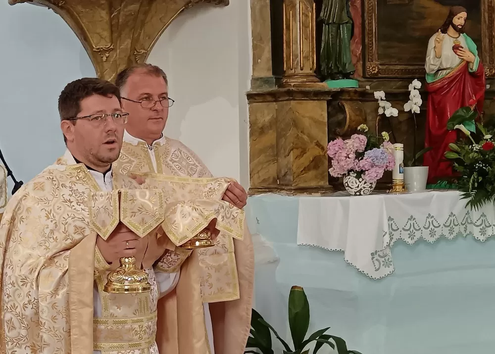 GUŽVA NA IVANJE U SIBINJU - ʼJe li vjera koju pokazujemo dolaskom na misu istinski djelotvorna?ʼ