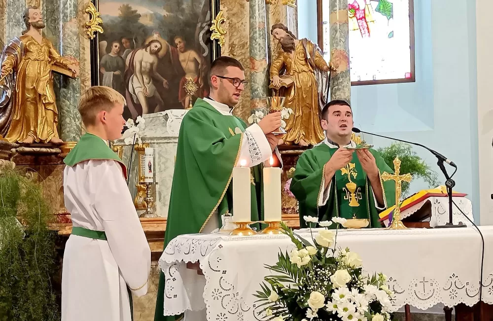 GUŽVA NA IVANJE U SIBINJU - ʼJe li vjera koju pokazujemo dolaskom na misu istinski djelotvorna?ʼ