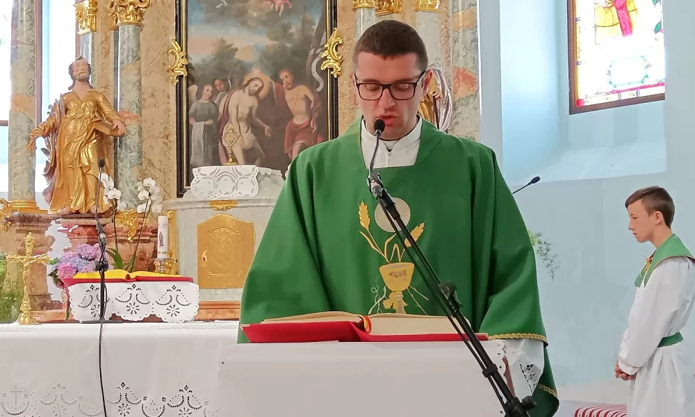 GUŽVA NA IVANJE U SIBINJU - ʼJe li vjera koju pokazujemo dolaskom na misu istinski djelotvorna?ʼ