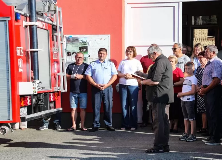 Požega.eu | DOBROVOLJNO VATROGASNO DRUŠTVO SULKOVCI: Svečano posvećeno donirano vozilo 