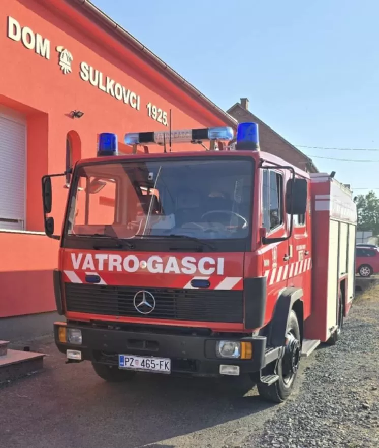 DOBROVOLJNO VATROGASNO DRUŠTVO SULKOVCI: Svečano posvećeno donirano vozilo 