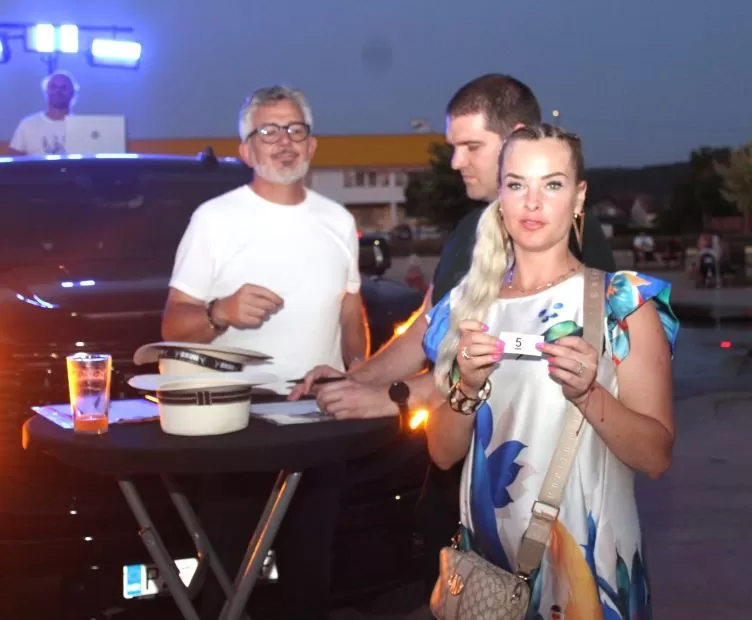 UOČI KONJIČKOG TURNIRA U PLETERNICI: Na Trgu bećarca obavljeno javno izvlačenje startnih brojeva