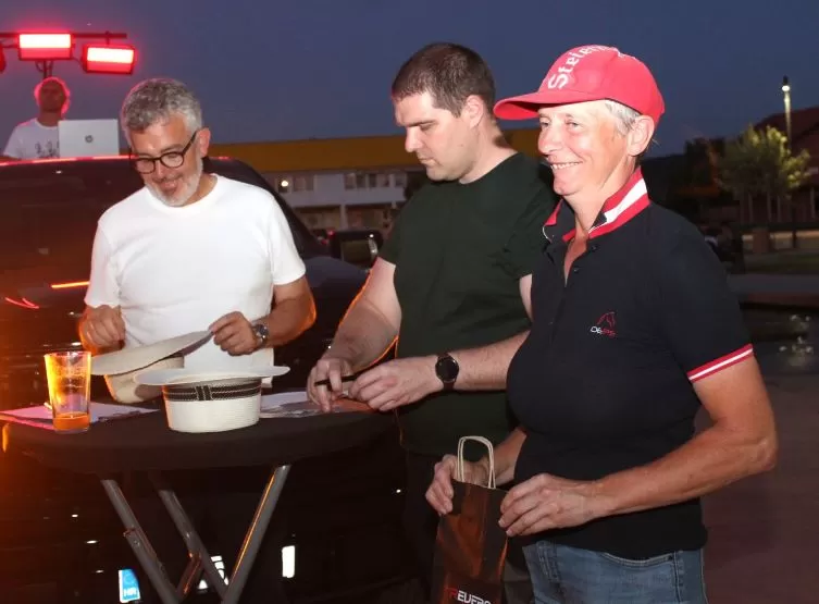 UOČI KONJIČKOG TURNIRA U PLETERNICI: Na Trgu bećarca obavljeno javno izvlačenje startnih brojeva