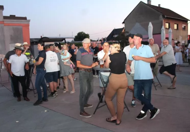 UOČI KONJIČKOG TURNIRA U PLETERNICI: Na Trgu bećarca obavljeno javno izvlačenje startnih brojeva