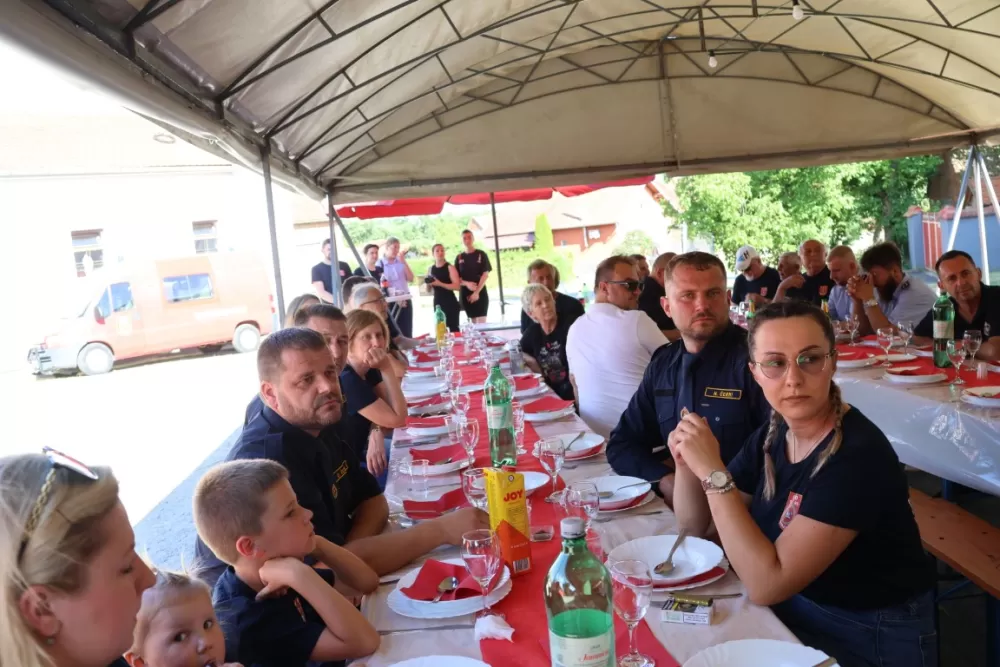 Četiri desetljeća vatrogastva Gornjih Emovaca – brojna priznanja članovima 