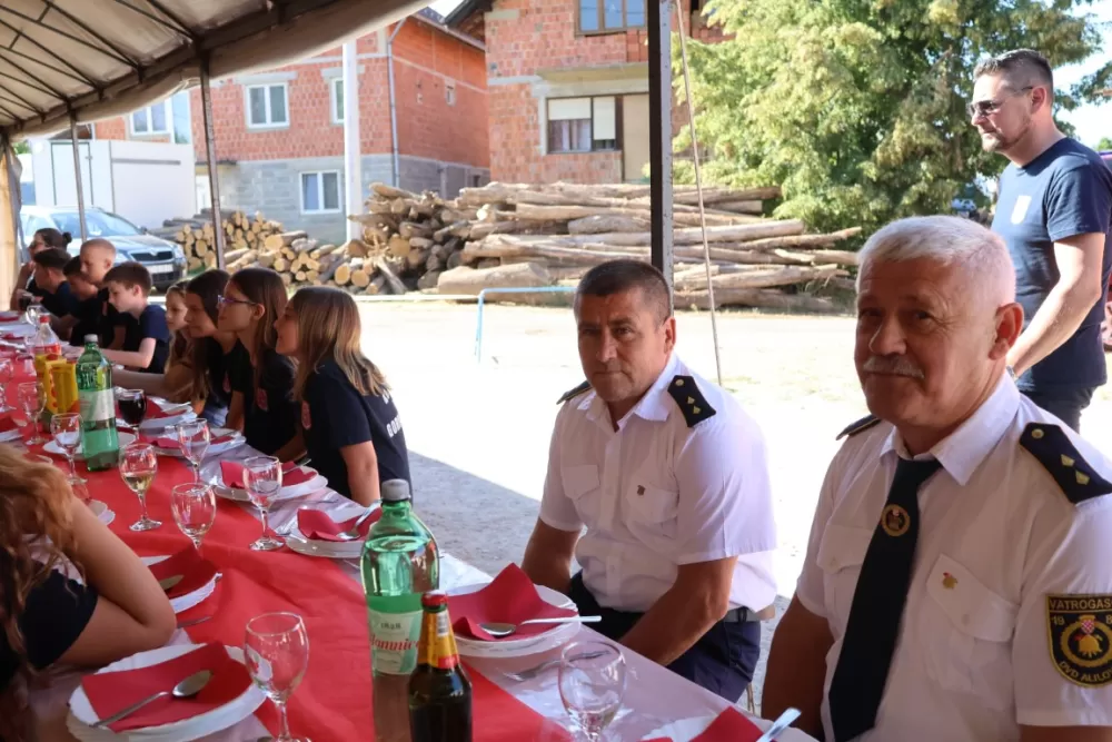 Četiri desetljeća vatrogastva Gornjih Emovaca – brojna priznanja članovima 
