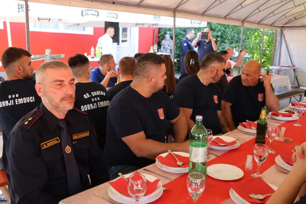 Četiri desetljeća vatrogastva Gornjih Emovaca – brojna priznanja članovima 