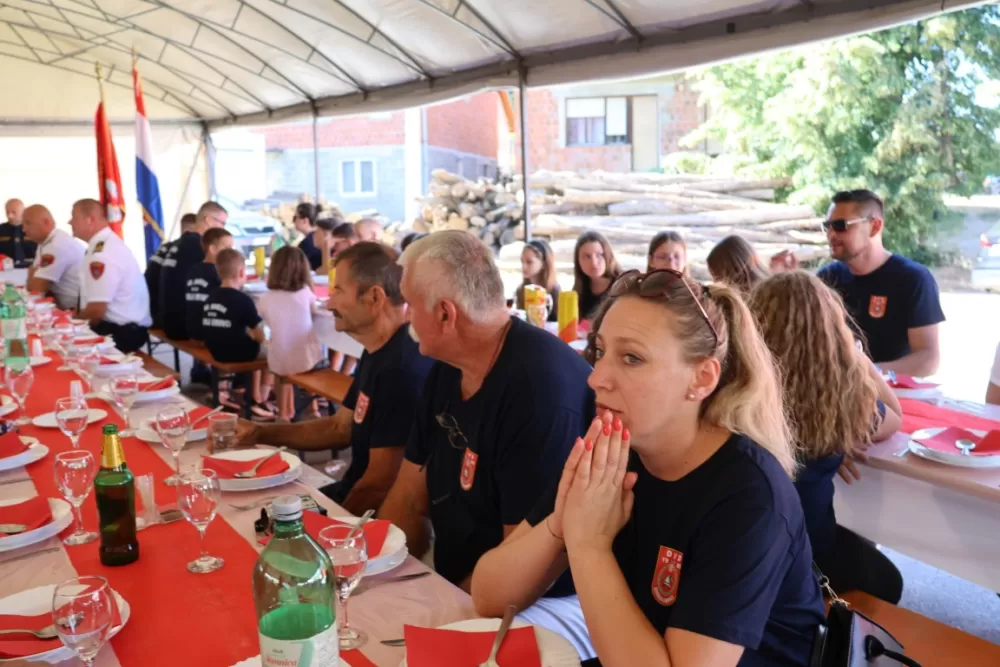 Četiri desetljeća vatrogastva Gornjih Emovaca – brojna priznanja članovima 