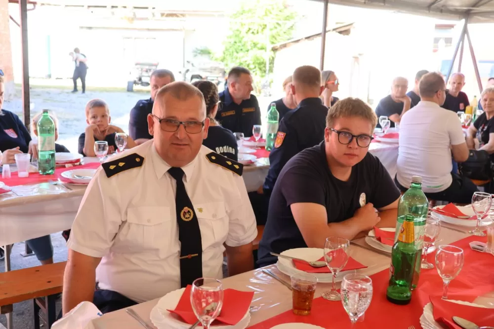 Četiri desetljeća vatrogastva Gornjih Emovaca – brojna priznanja članovima 