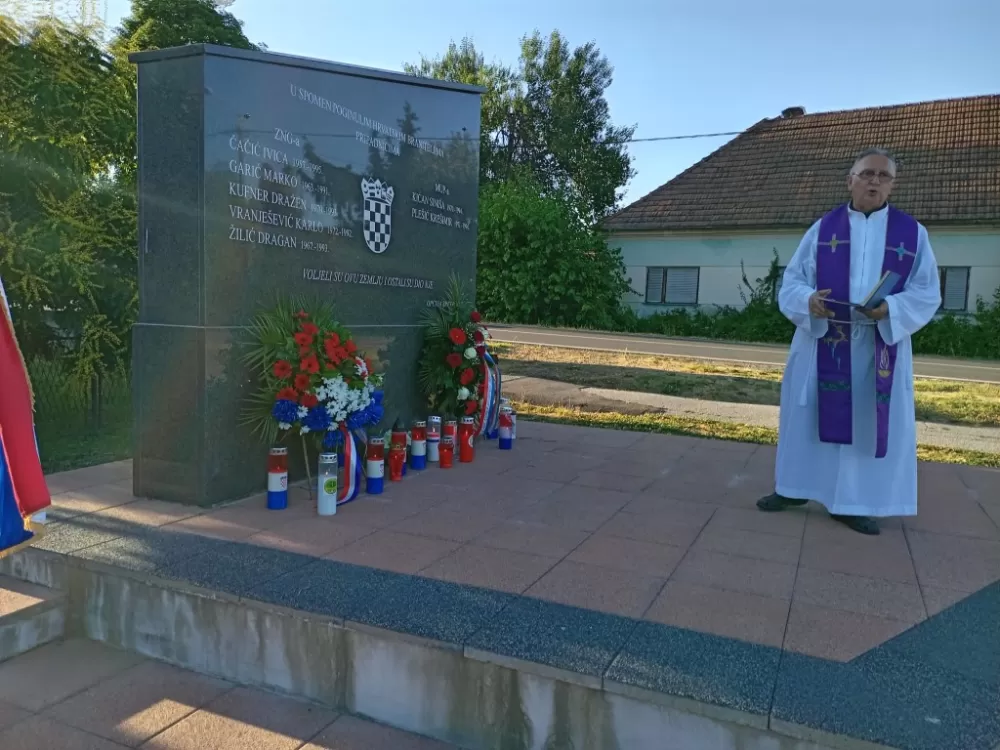 Brestovački branitelji prije skupštine svoje udruge položili vijence na spomenik poginulima