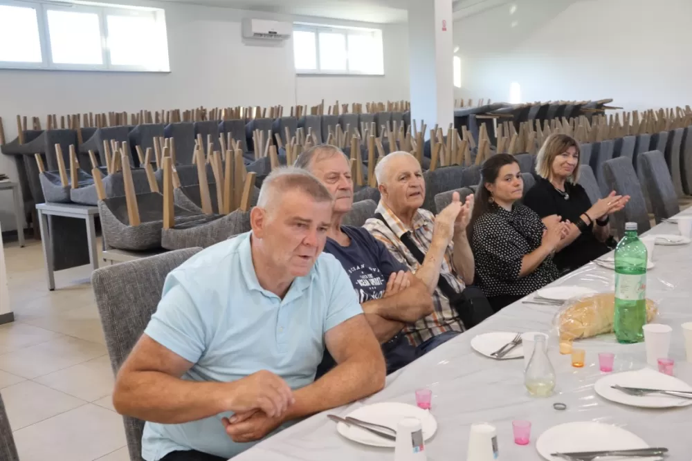 Brestovački branitelji prije skupštine svoje udruge položili vijence na spomenik poginulima