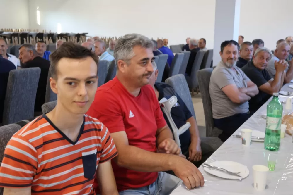 Brestovački branitelji prije skupštine svoje udruge položili vijence na spomenik poginulima