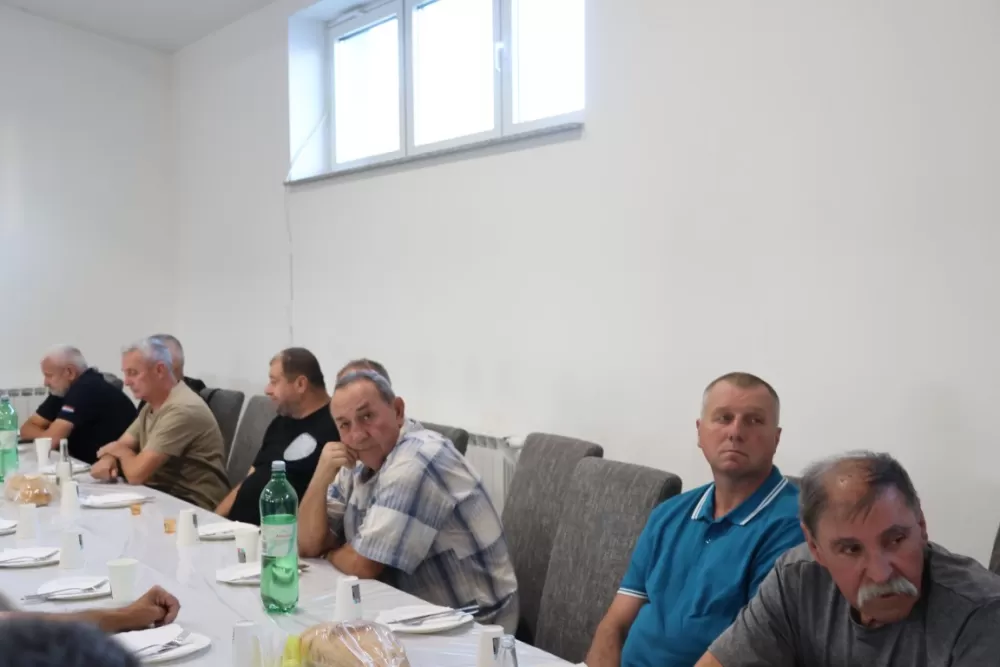 Brestovački branitelji prije skupštine svoje udruge položili vijence na spomenik poginulima