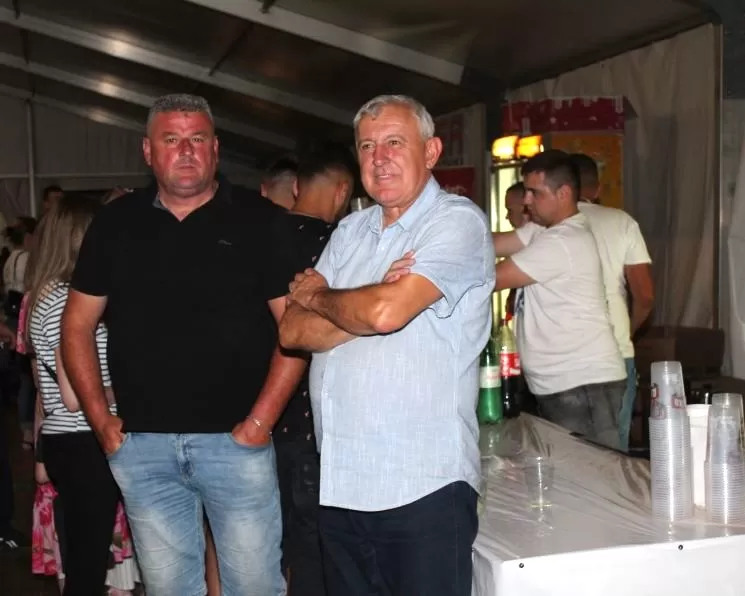 PRVI PUT NA PLETERNIČKOM HIPODROMU: Održan Noćni preponski turnir-sudjelovali jahači osječkog Konjičkog kluba 