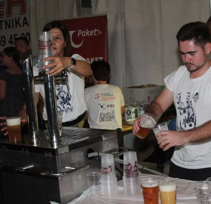 PRVI PUT NA PLETERNIČKOM HIPODROMU: Održan Noćni preponski turnir-sudjelovali jahači osječkog Konjičkog kluba 