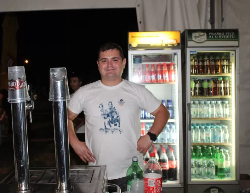 PRVI PUT NA PLETERNIČKOM HIPODROMU: Održan Noćni preponski turnir-sudjelovali jahači osječkog Konjičkog kluba 