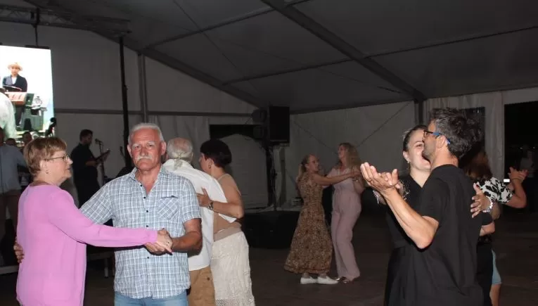 PRVI PUT NA PLETERNIČKOM HIPODROMU: Održan Noćni preponski turnir-sudjelovali jahači osječkog Konjičkog kluba 