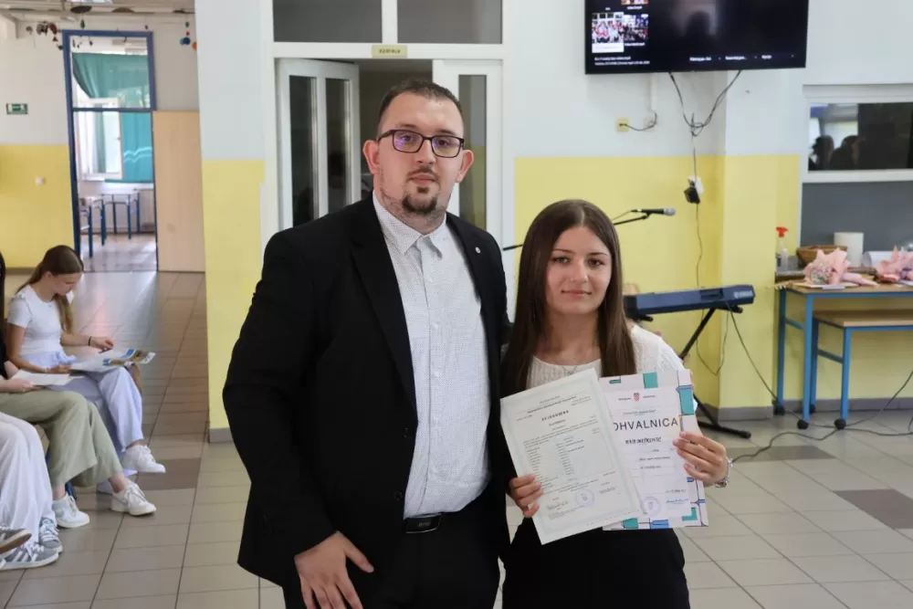 Općinski načelnik Bukovlja Igor Đaković uručio nagrade učenicima za izvrsnost na državnim i županijskim natjecanjima