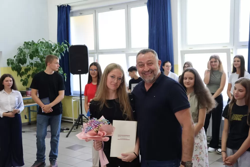 Općinski načelnik Bukovlja Igor Đaković uručio nagrade učenicima za izvrsnost na državnim i županijskim natjecanjima