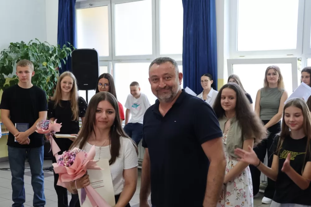 Općinski načelnik Bukovlja Igor Đaković uručio nagrade učenicima za izvrsnost na državnim i županijskim natjecanjima