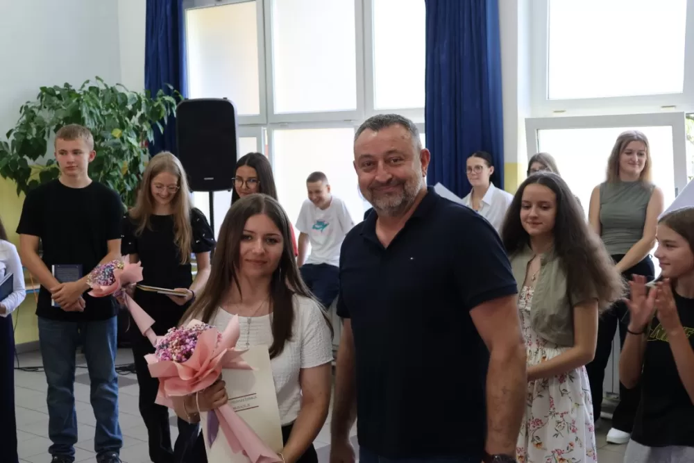 Općinski načelnik Bukovlja Igor Đaković uručio nagrade učenicima za izvrsnost na državnim i županijskim natjecanjima