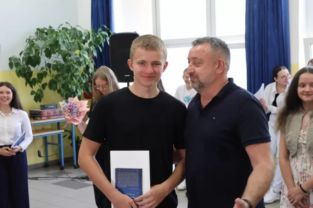 Općinski načelnik Bukovlja Igor Đaković uručio nagrade učenicima za izvrsnost na državnim i županijskim natjecanjima