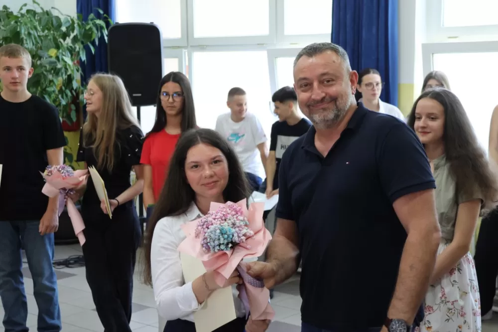Općinski načelnik Bukovlja Igor Đaković uručio nagrade učenicima za izvrsnost na državnim i županijskim natjecanjima