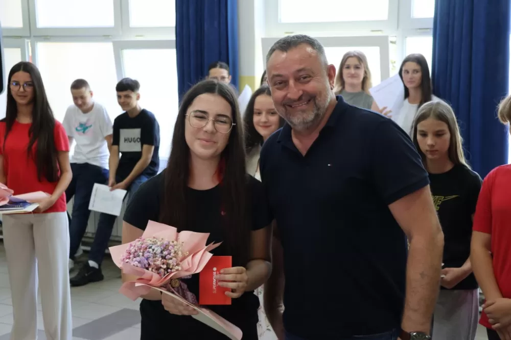 Općinski načelnik Bukovlja Igor Đaković uručio nagrade učenicima za izvrsnost na državnim i županijskim natjecanjima