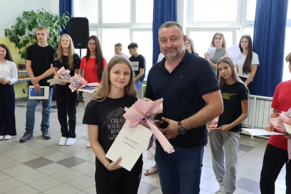 Općinski načelnik Bukovlja Igor Đaković uručio nagrade učenicima za izvrsnost na državnim i županijskim natjecanjima