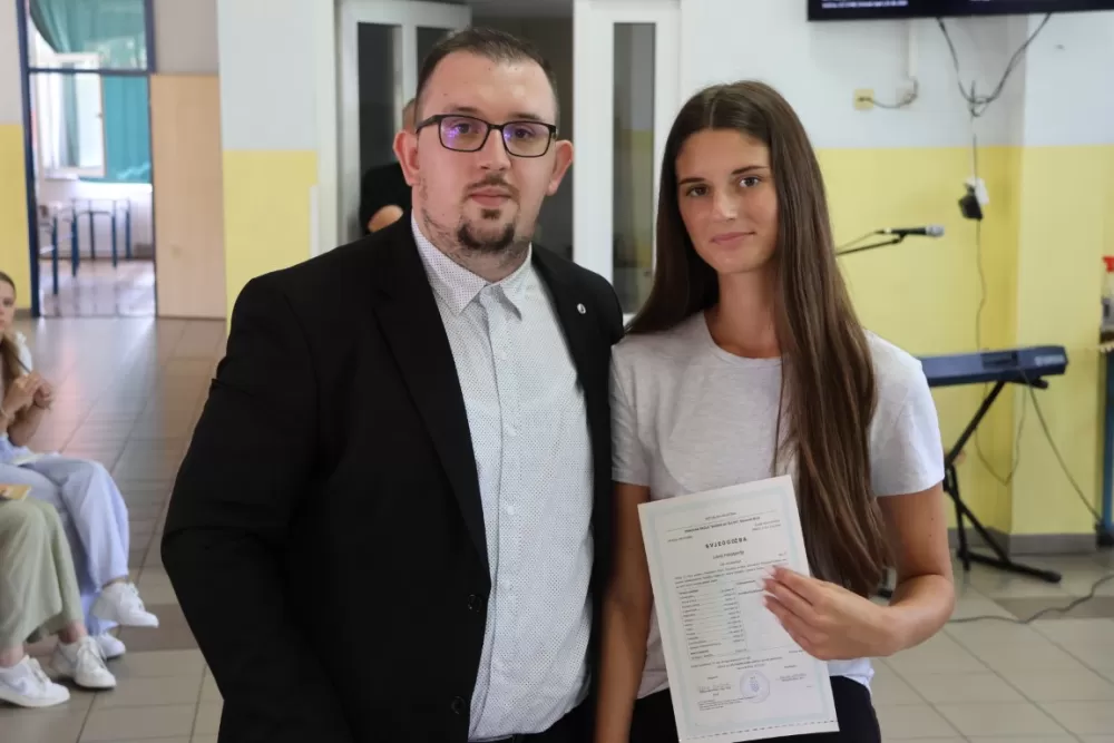 Općinski načelnik Bukovlja Igor Đaković uručio nagrade učenicima za izvrsnost na državnim i županijskim natjecanjima