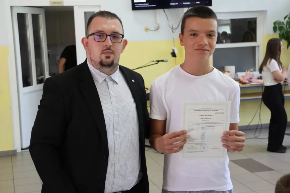 Općinski načelnik Bukovlja Igor Đaković uručio nagrade učenicima za izvrsnost na državnim i županijskim natjecanjima