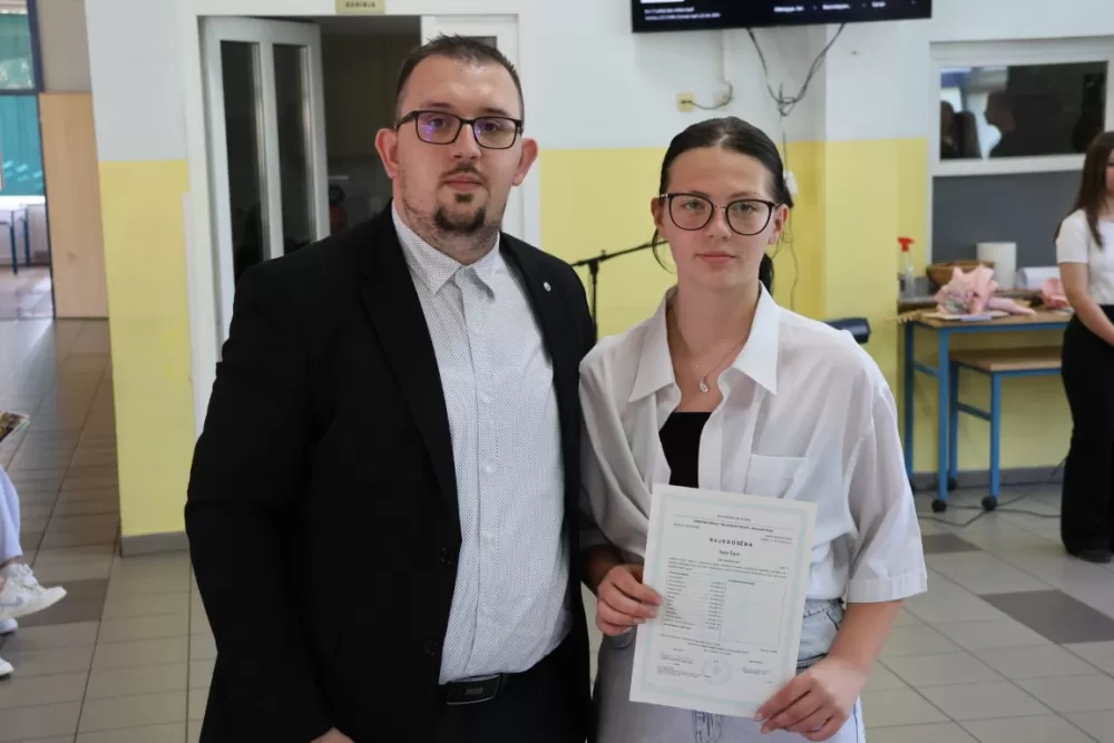 Općinski načelnik Bukovlja Igor Đaković uručio nagrade učenicima za izvrsnost na državnim i županijskim natjecanjima