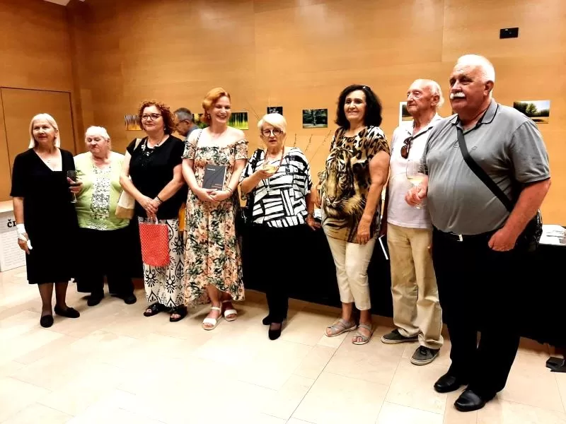 Predstavljena knjiga poezije ʼJesenja putovanjaʼ  Požežanke Nade Bonić