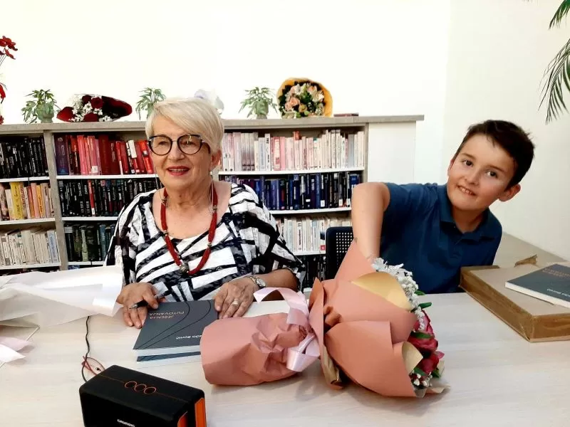 Predstavljena knjiga poezije ʼJesenja putovanjaʼ  Požežanke Nade Bonić