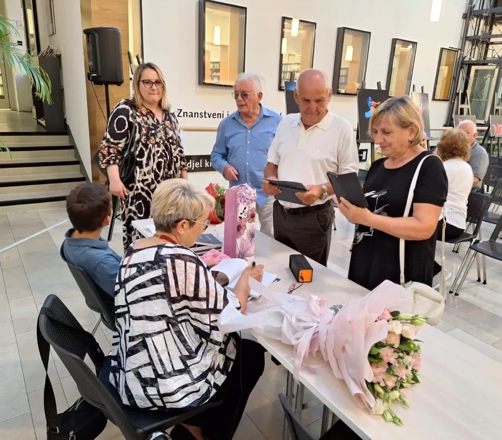 Predstavljena knjiga poezije ʼJesenja putovanjaʼ  Požežanke Nade Bonić