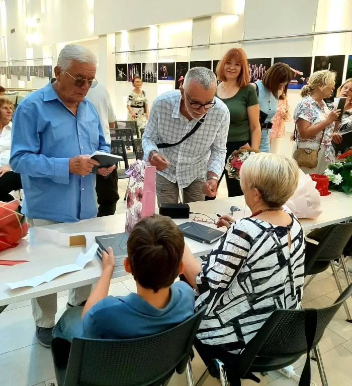 Predstavljena knjiga poezije ʼJesenja putovanjaʼ  Požežanke Nade Bonić