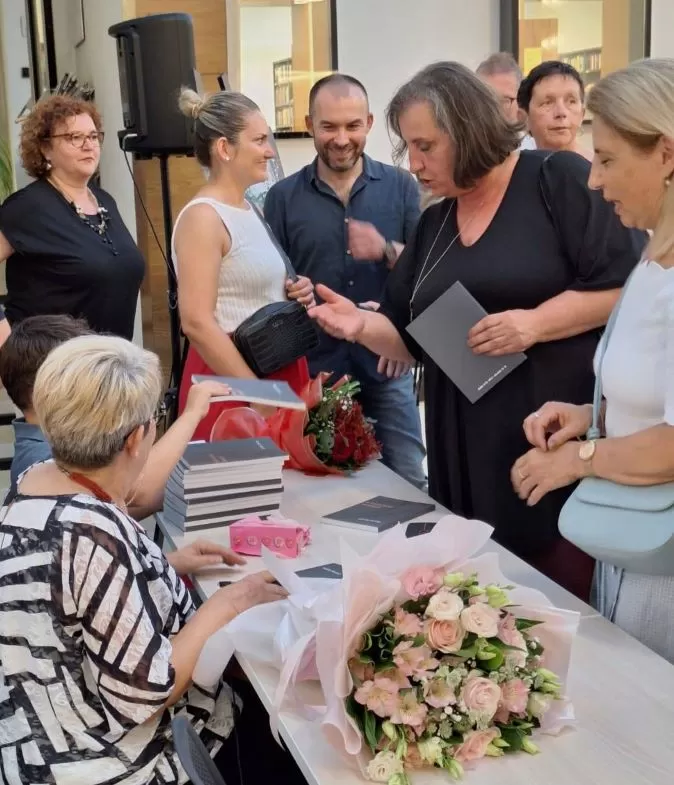 Predstavljena knjiga poezije ʼJesenja putovanjaʼ  Požežanke Nade Bonić