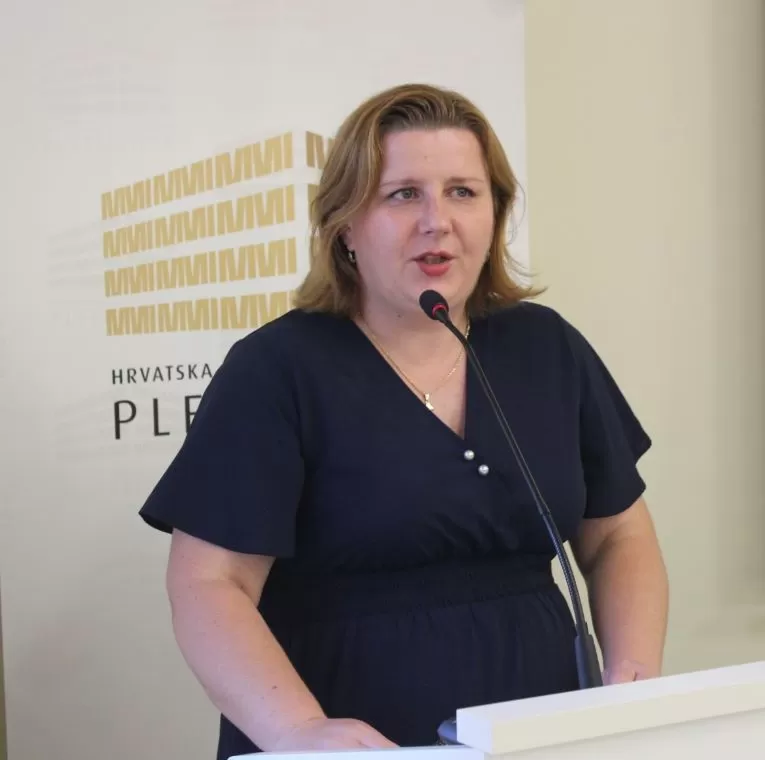 ŽENE SUDIONICE DOMOVINSKOG RATA: U Pleternici otvorena izložba slika braniteljica dragovoljki 123. brigade Hrvatske vojske