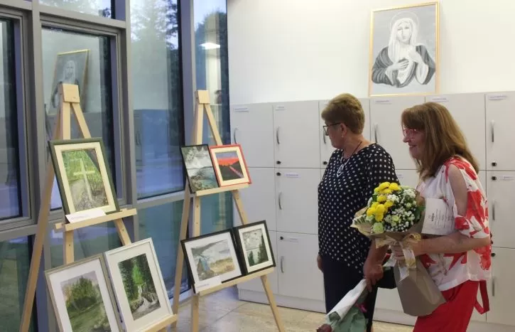 ŽENE SUDIONICE DOMOVINSKOG RATA: U Pleternici otvorena izložba slika braniteljica dragovoljki 123. brigade Hrvatske vojske