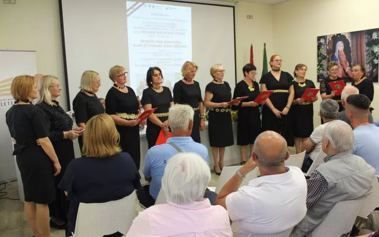 ŽENE SUDIONICE DOMOVINSKOG RATA: U Pleternici otvorena izložba slika braniteljica dragovoljki 123. brigade Hrvatske vojske