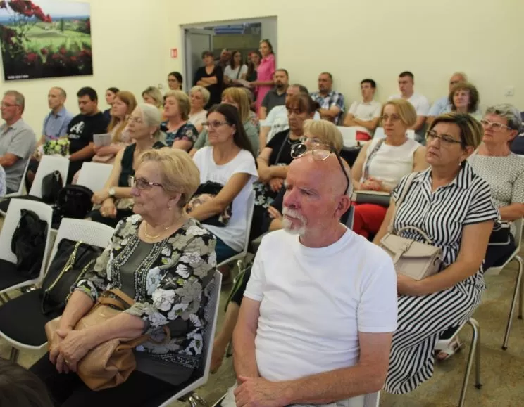 ŽENE SUDIONICE DOMOVINSKOG RATA: U Pleternici otvorena izložba slika braniteljica dragovoljki 123. brigade Hrvatske vojske