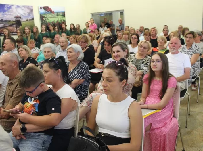 ŽENE SUDIONICE DOMOVINSKOG RATA: U Pleternici otvorena izložba slika braniteljica dragovoljki 123. brigade Hrvatske vojske