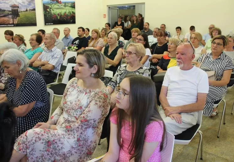 ŽENE SUDIONICE DOMOVINSKOG RATA: U Pleternici otvorena izložba slika braniteljica dragovoljki 123. brigade Hrvatske vojske