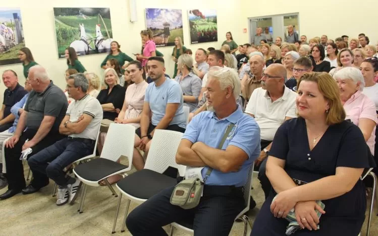 ŽENE SUDIONICE DOMOVINSKOG RATA: U Pleternici otvorena izložba slika braniteljica dragovoljki 123. brigade Hrvatske vojske