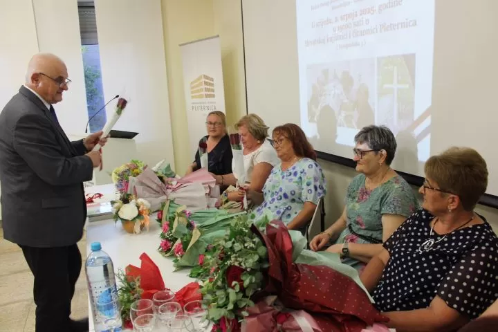 ŽENE SUDIONICE DOMOVINSKOG RATA: U Pleternici otvorena izložba slika braniteljica dragovoljki 123. brigade Hrvatske vojske