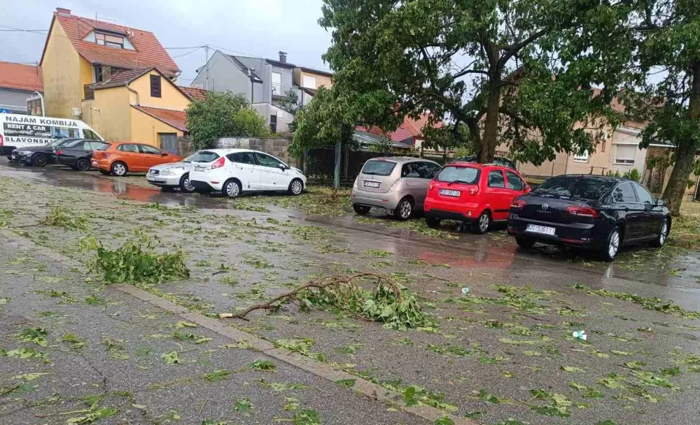Oluja s jakom tučom pogodila Slavonski Brod i okolicu, poplavljene ulice, porušena stabla...