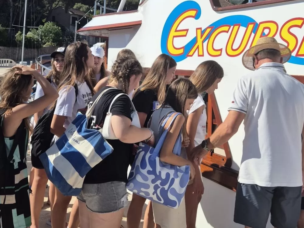 Ljetovanje za učenike iz Broda i okolice u punom jeku na otoku Hvaru
