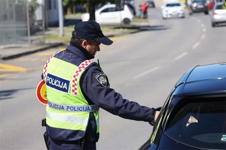 Požega.eu | Drogiranih na sve strane: Tijekom nadzora prometa kod 33-godišnjaka pronađena marihuana