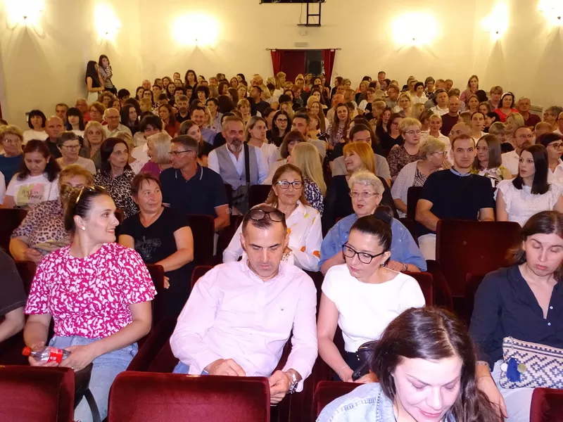 Uz urnebesni “Prekid preko veze” i izvrsnog Marka Tolju završene 4. Kazališne ljetne večeri