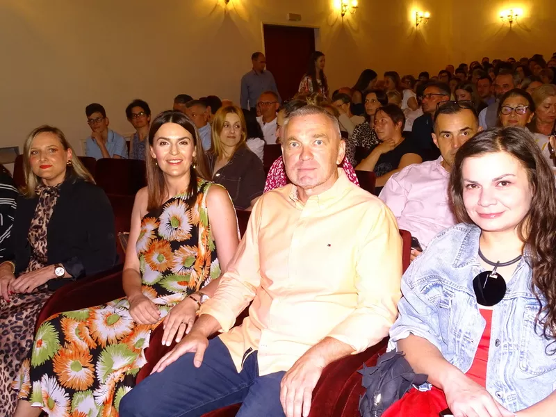 Uz urnebesni “Prekid preko veze” i izvrsnog Marka Tolju završene 4. Kazališne ljetne večeri